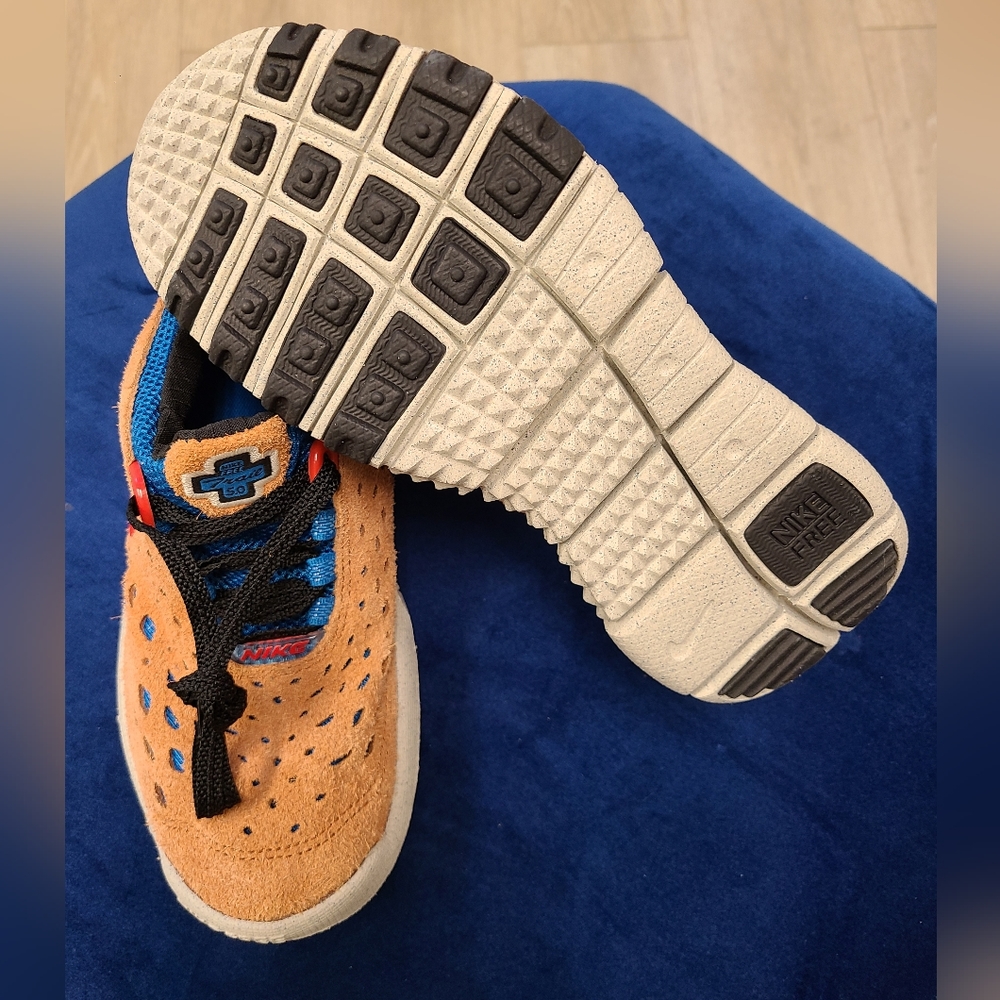 Sneakers - Picture 2 of 5